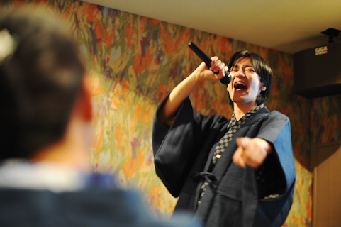 恥ずかしい男性