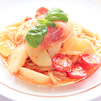 冷たい桃のパスタ