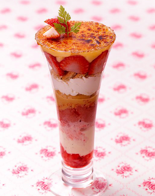 苺のブリュレパフェ