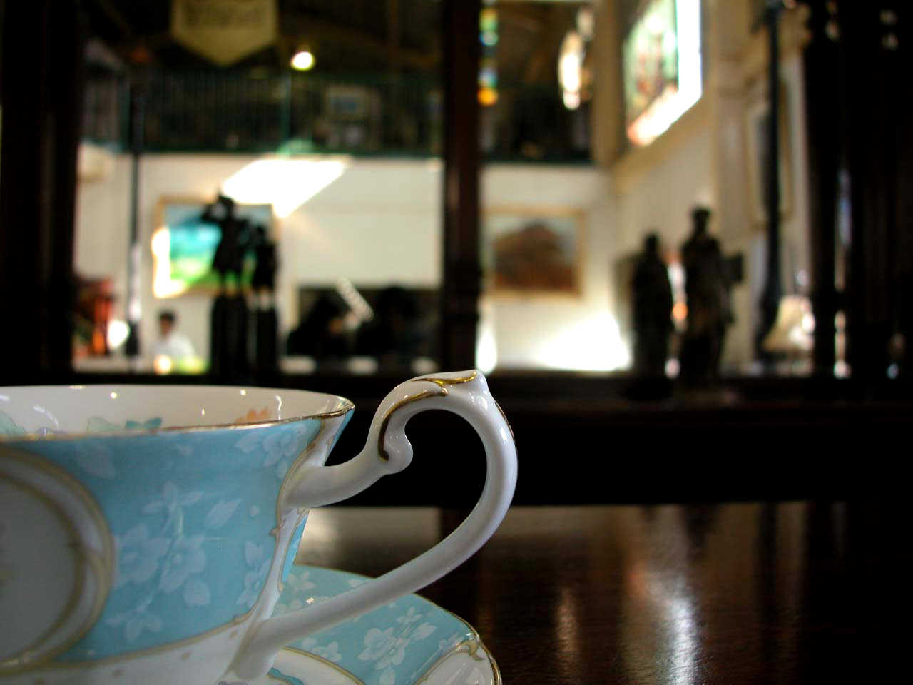 私語NGの喫茶店から自分で味つけする中華料理屋まで（イメージ画像）