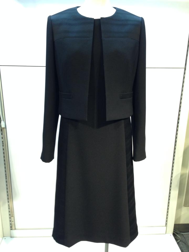 キャリア世代に人気メーカーの喪服