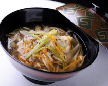 揚げ鱧と刻み野菜のお吸物 沢煮風