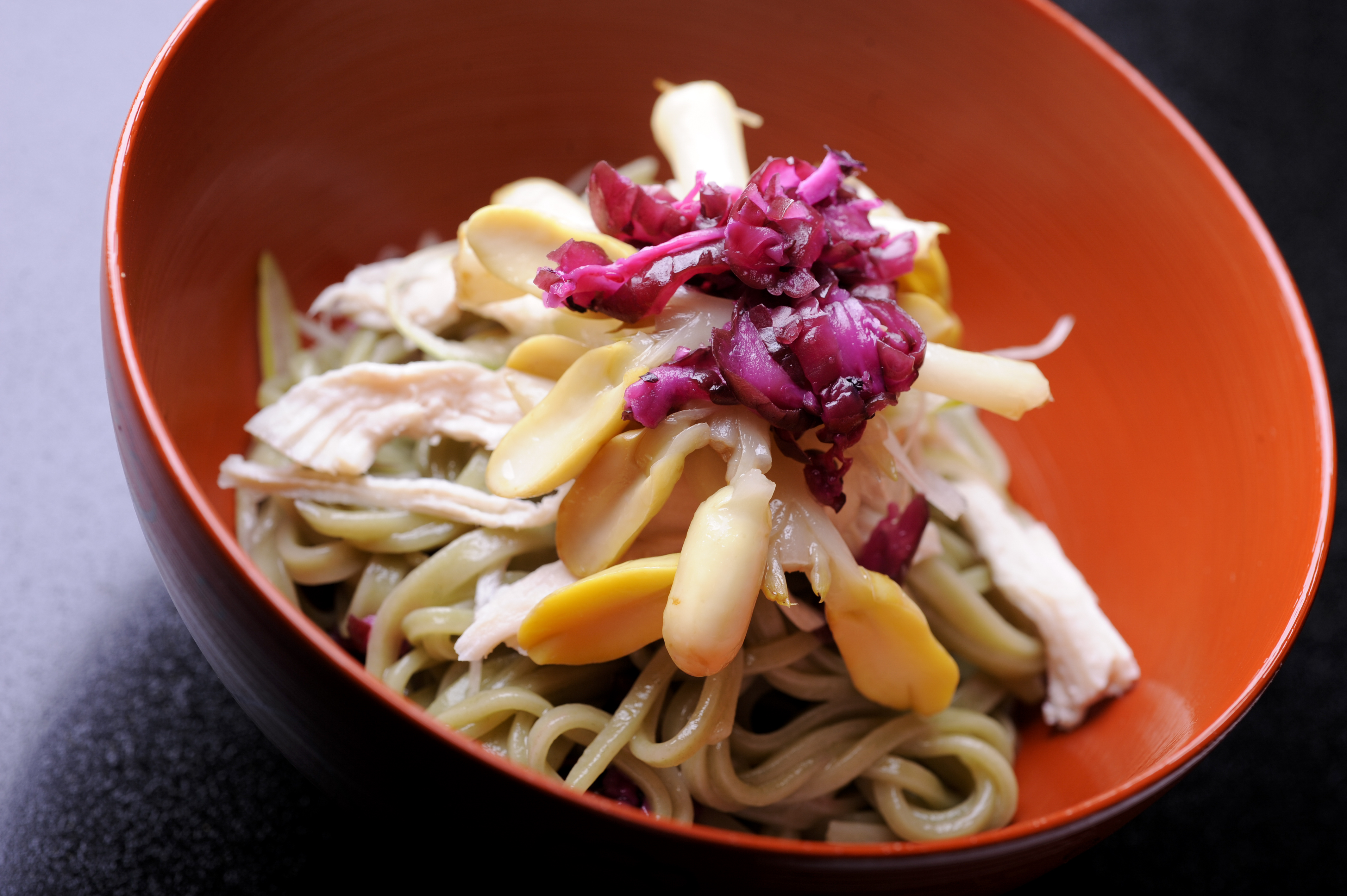 東京都新宿区産　玉締一番搾りごま油使用　特製　和え笹香うどん