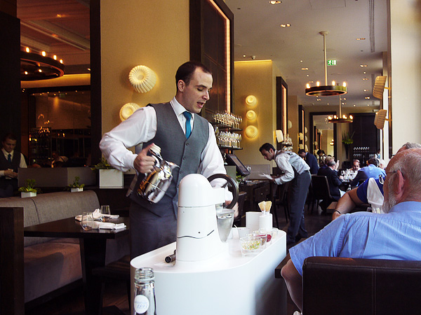 DINNER BY heston blumenthal（店内の様子）