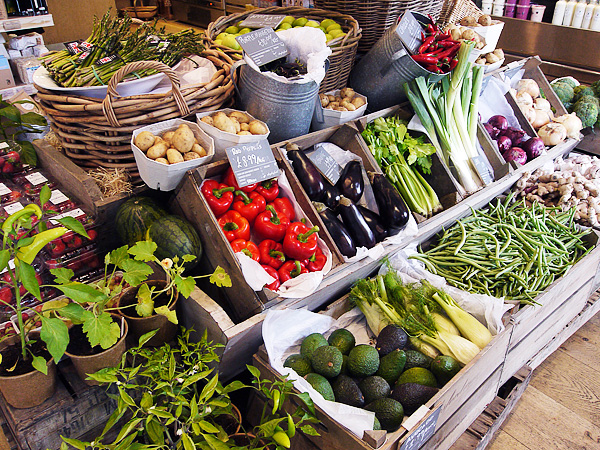 ノッティングヒルのアンティークマーケット（ポートベローマーケット）