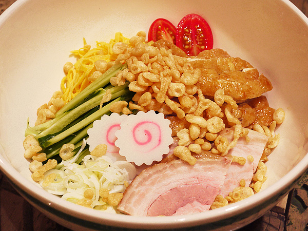 冷やしオバケ（「冷やしキツネ」と「冷やしタヌキ」のミックスのこと）