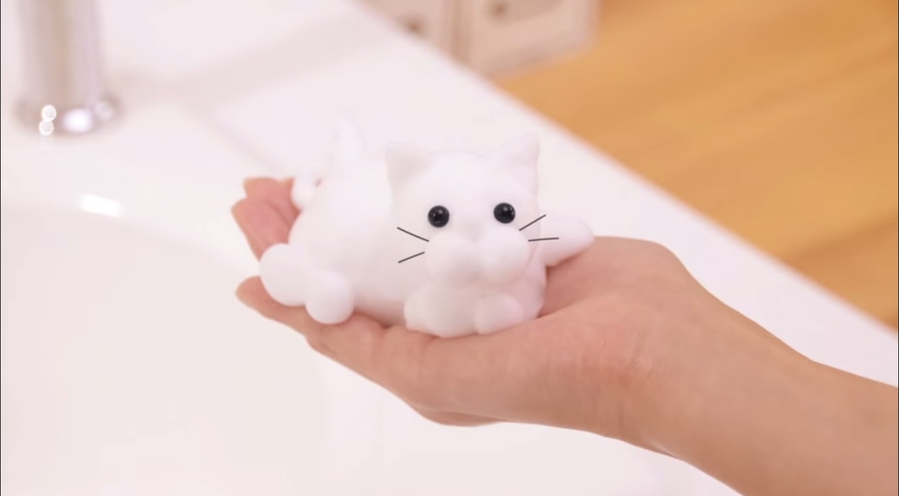 花王 ソフィーナクッション泡洗顔料 WEB動画（3）