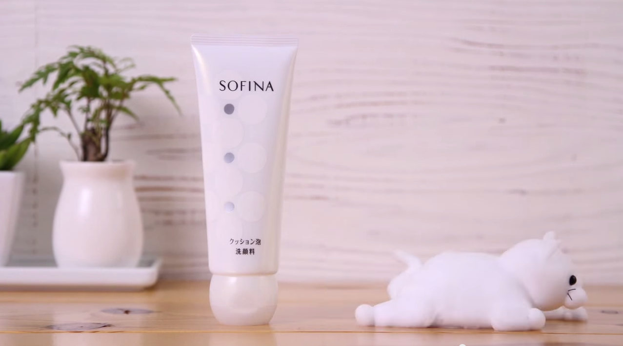 花王 ソフィーナクッション泡洗顔料 WEB動画（8）