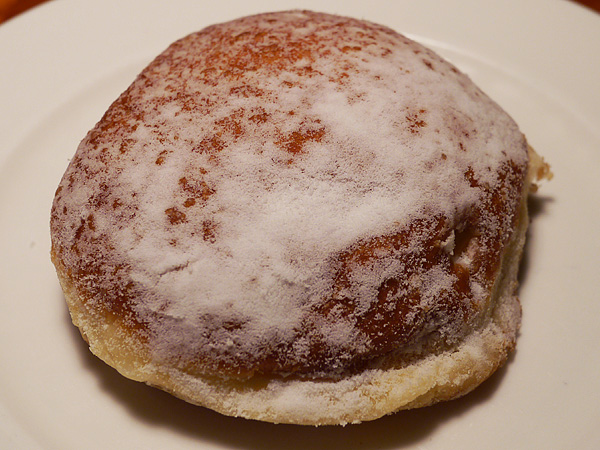 白バラ牛乳のホイップドーナツ