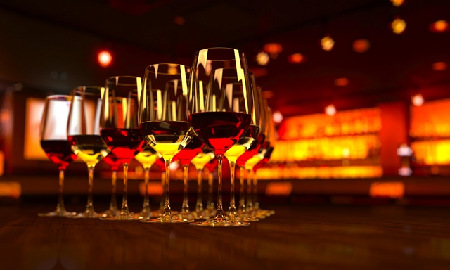 エロスの狂乱にショック！女性記者がハプニングバーに潜入（イメージ写真）