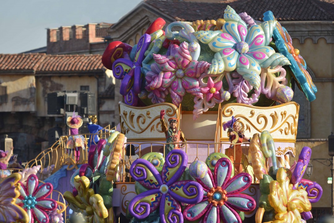 フィナーレのバージ（船）