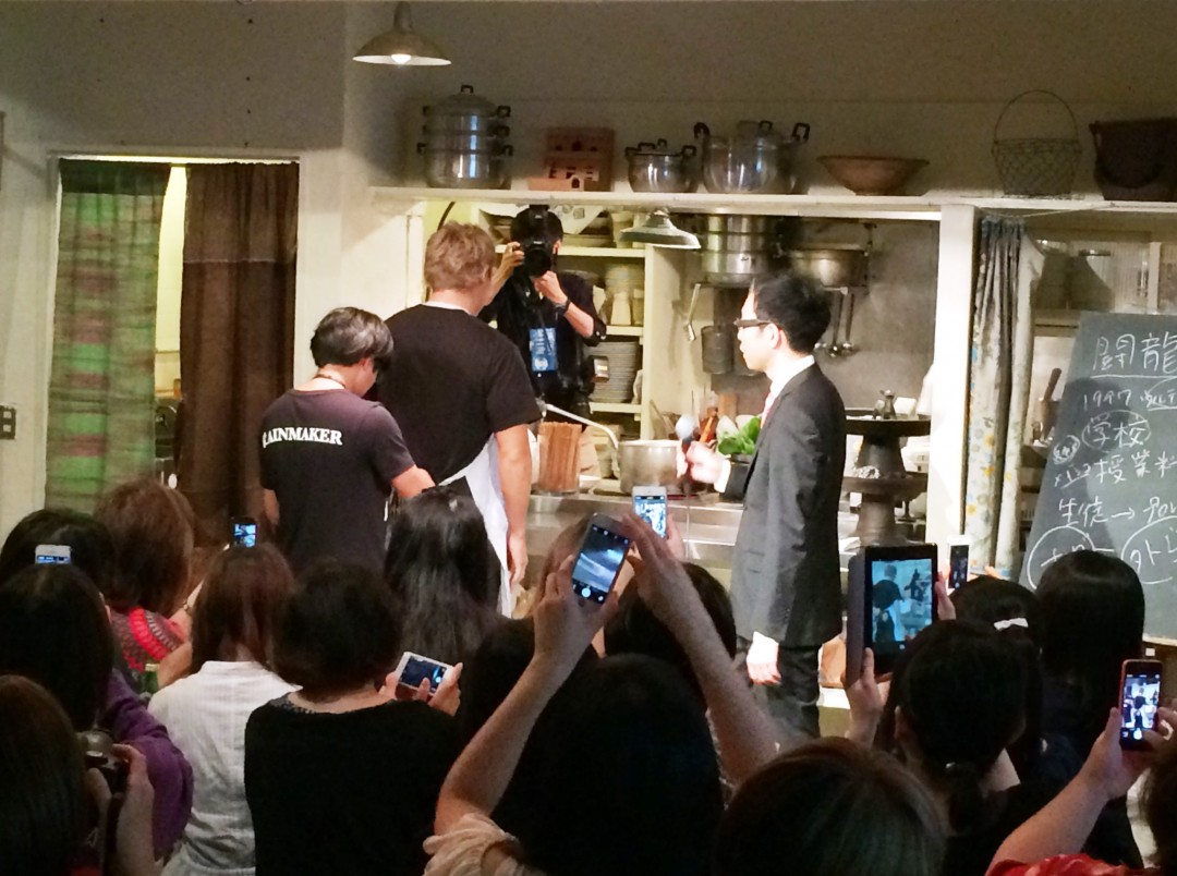 エプロン姿のオカダ選手