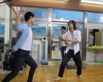 即興で殺陣を披露したアクション俳優たち