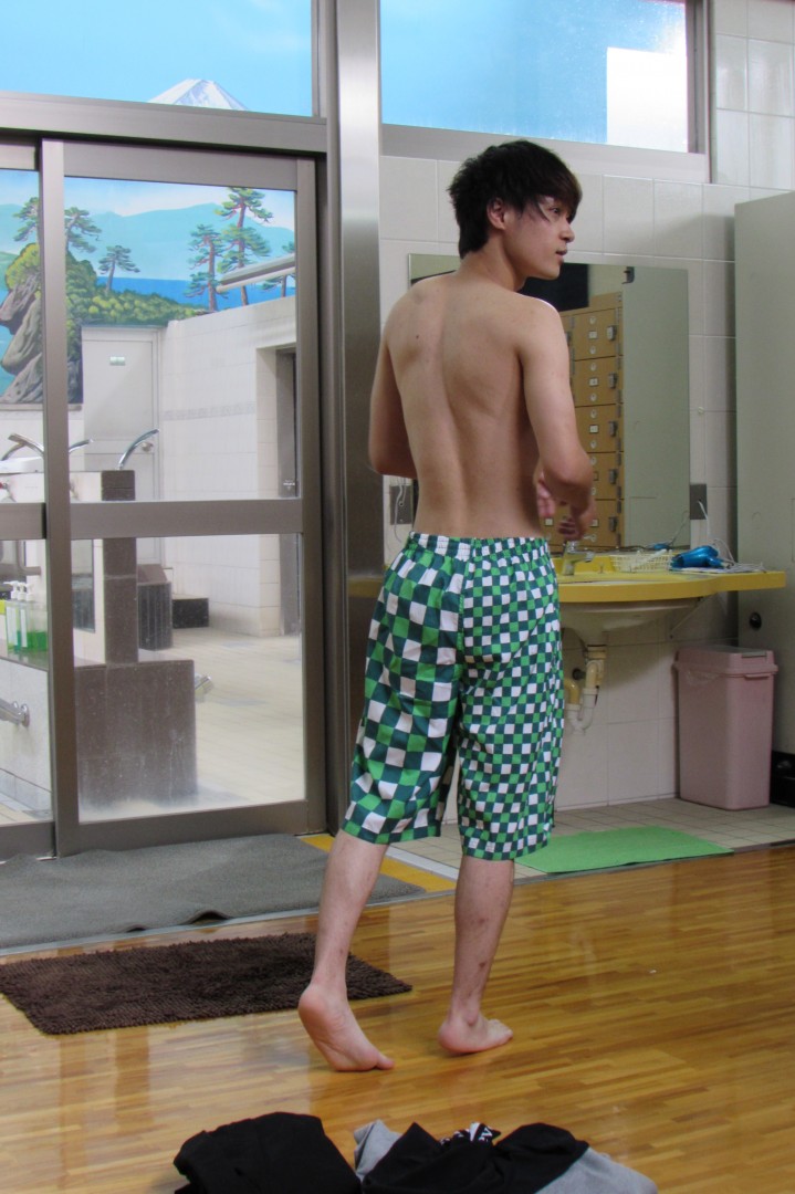 芸人・ショーゴさんの逆三角形の背中