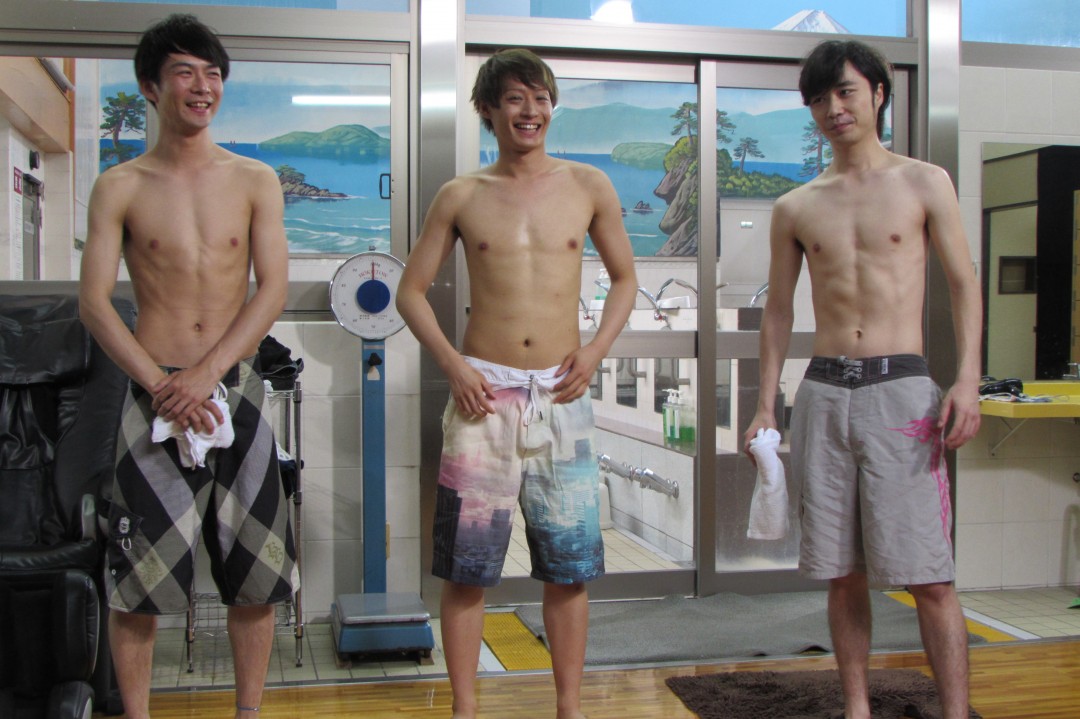 水着姿の前山さん。