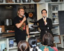 照れるオカダ選手