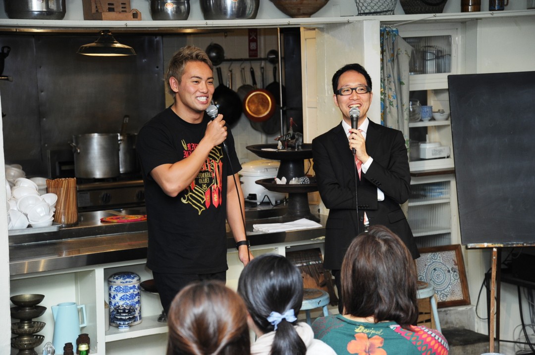 照れるオカダ選手