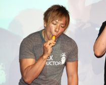 “高速舐め”で見事勝利したしみけん