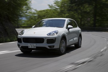 疾走するカイエン 疾走するカイエン