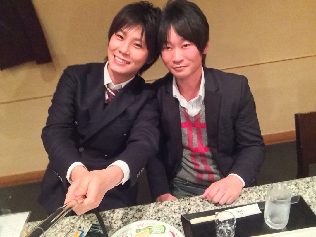 七崎さん（左）と彼のパートナー