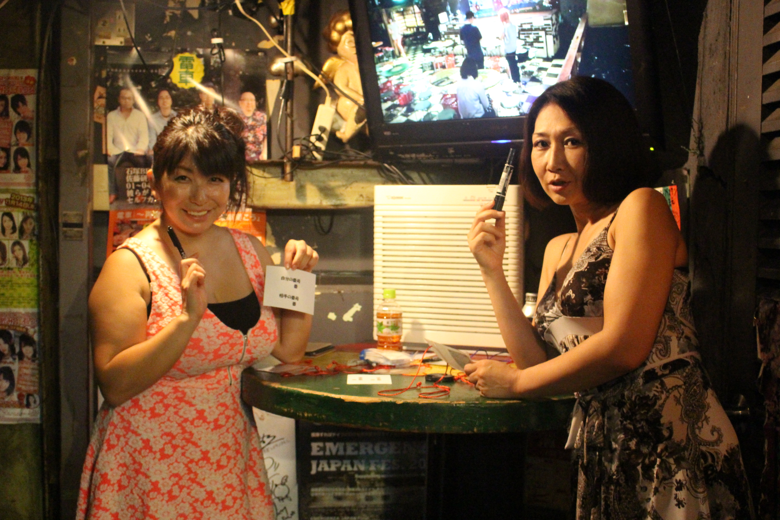 イベントを主催した熟女AV女優、折原ゆかりさんと伊織涼子さん