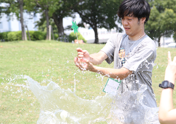 水のしぶきを必死に撮影