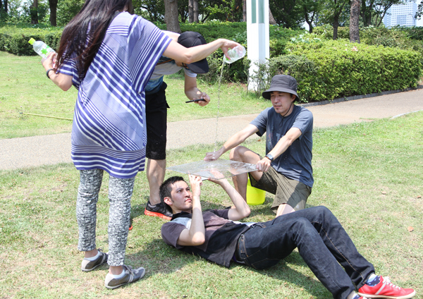 小道具を使う参加者