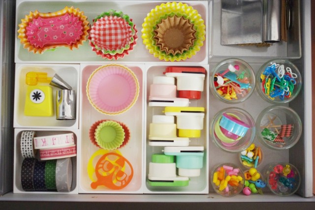 お弁当グッズは空きびんやケースを駆使して、細かくカテゴライズ