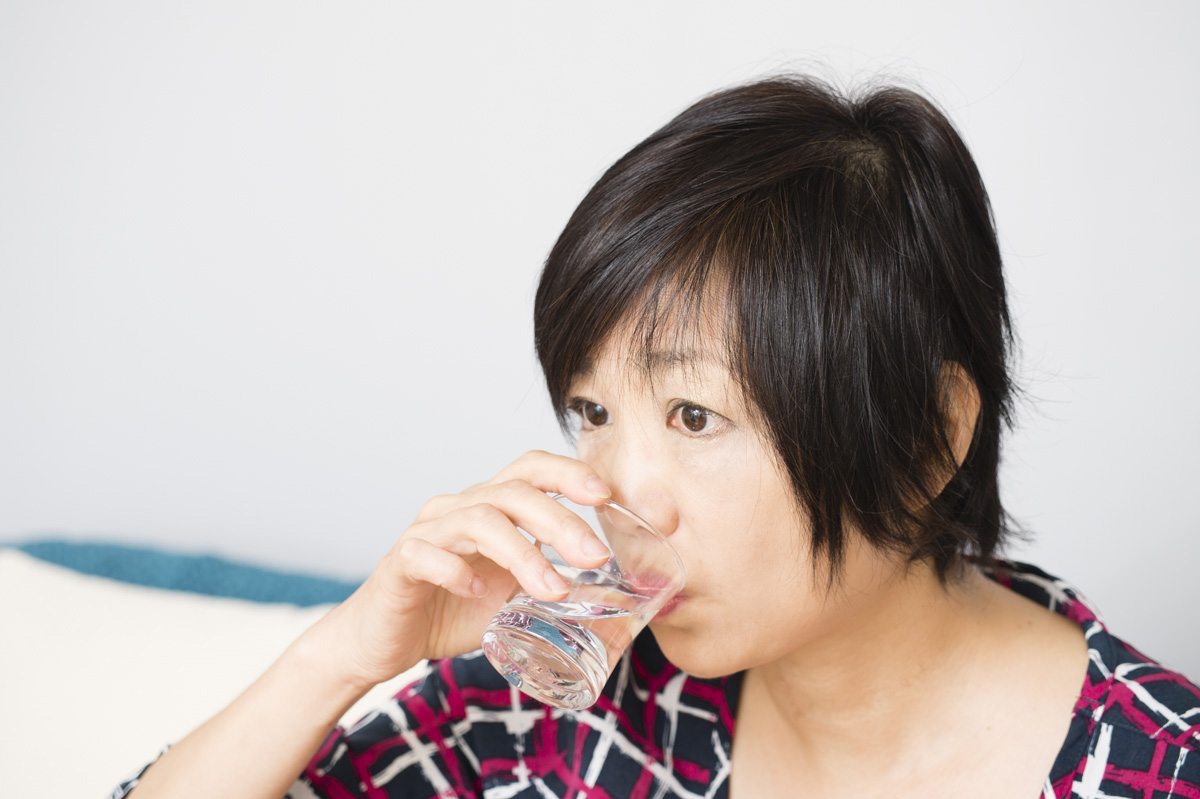 江口さん試飲中