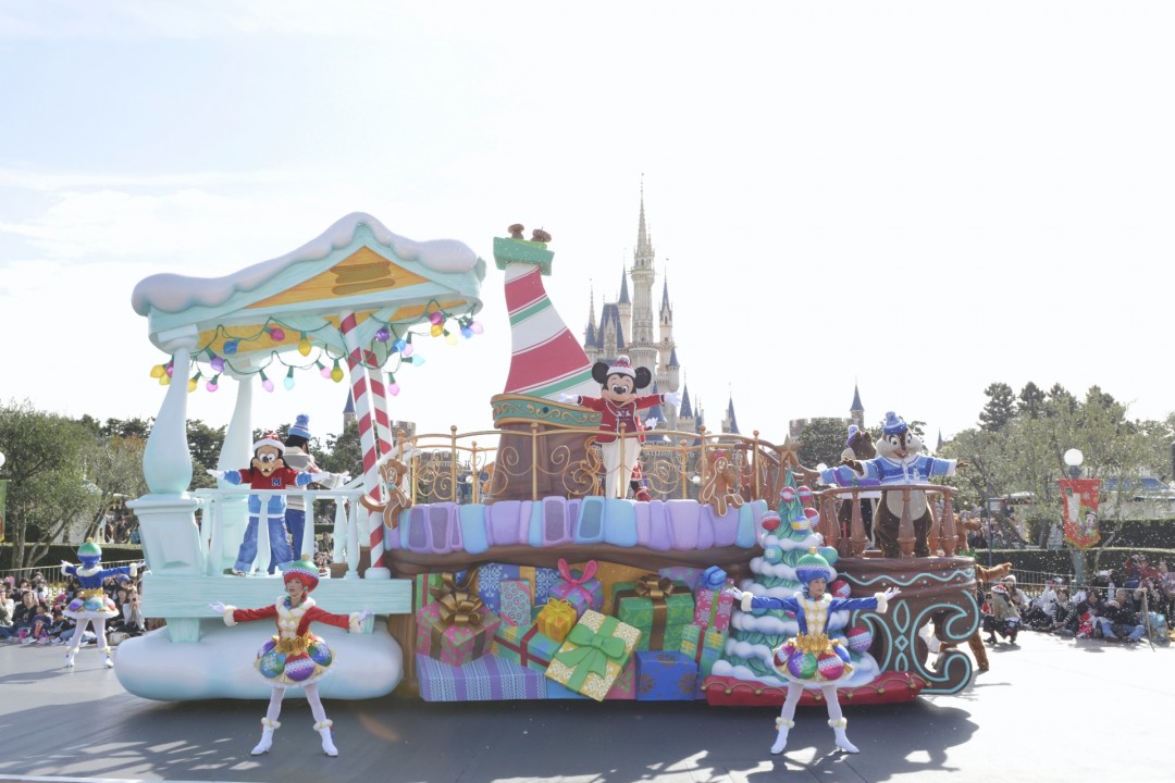 人気者勢ぞろいのフロート