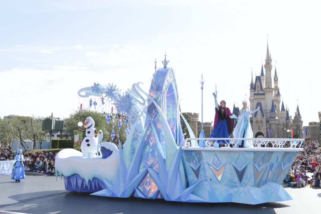 人気の「アナ雪」フロート