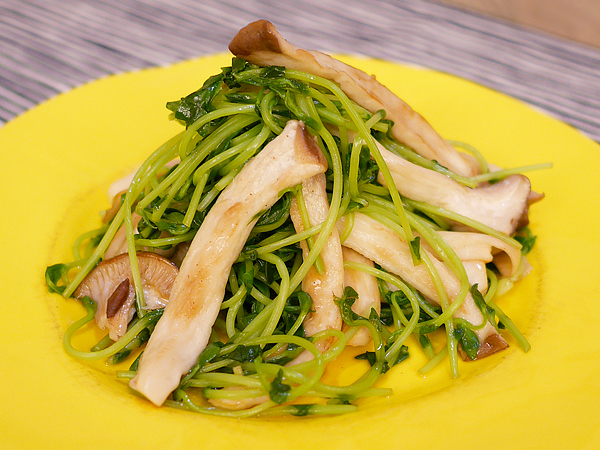 豆苗とエリンギの炒めもの（豆苗、エリンギ各1パック：310μg）