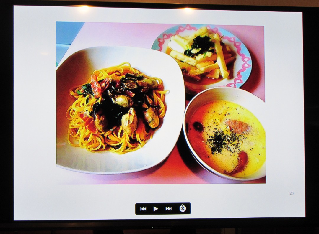 ミルクスープは、牛乳にブイヨンと具材を入れて煮るだけ、という簡単さ