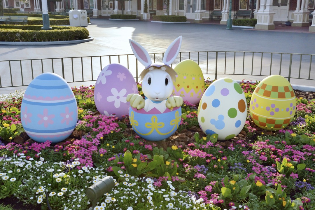 「イースター・エッグ」とうさぎ