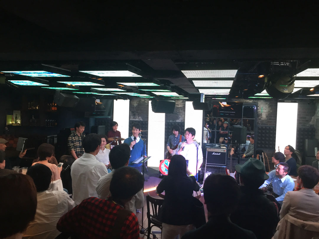 生バンドでカラオケ　堀江貴文さん1