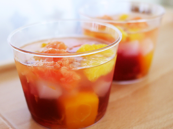 彩りフルーツのマチェドニアゼリー　399円(税抜)