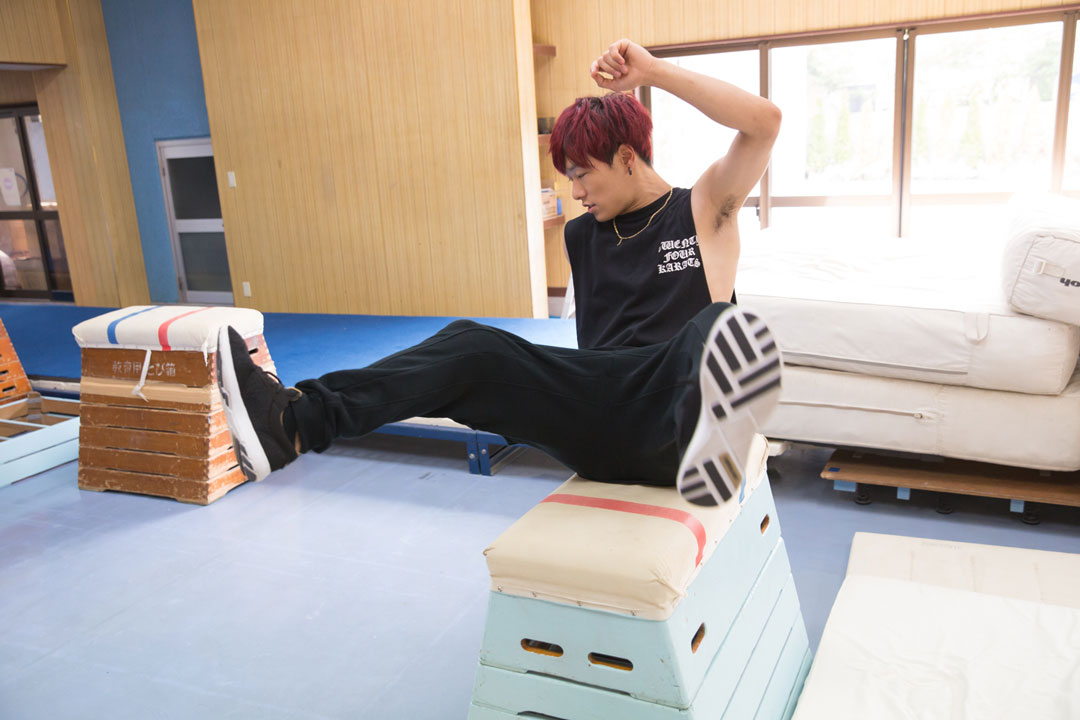 足を乗せるのではなく、腰を浮かせるのが大事