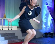 準グランプリ松瀬詩保さん(42歳)ヒールでなわとび