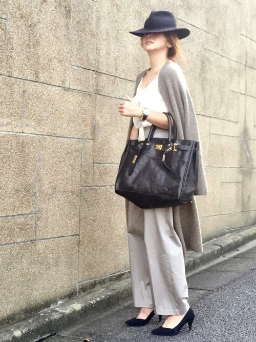 トップスインならボトムスがワイドでもOK