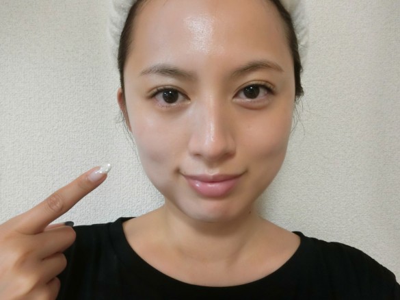 STYLENANDAのWHITE MILK CREAM　塗布