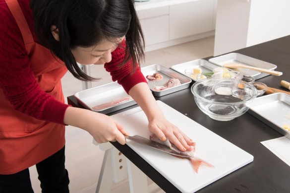 ライザップ料理教室鯛をおろす