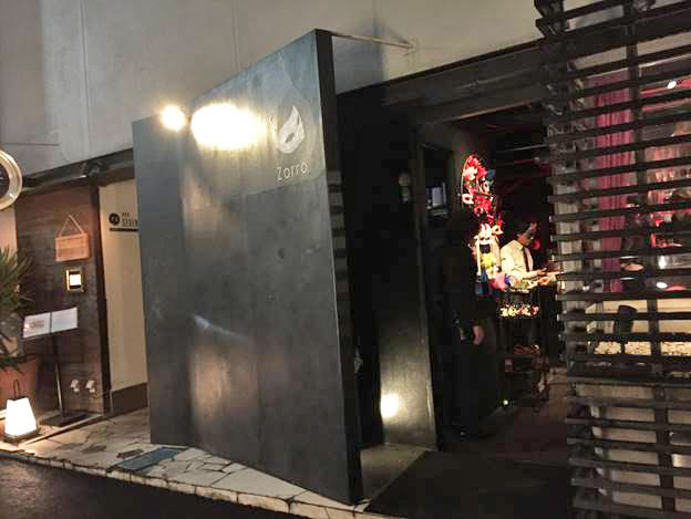 仮面バー『Zorro（ゾロ）』の入口