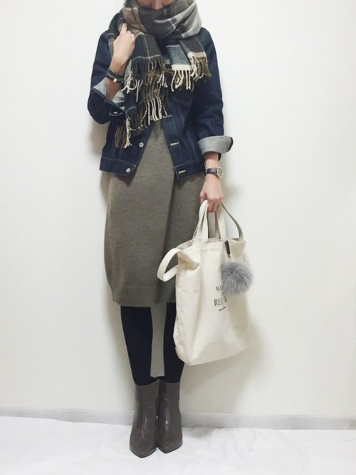 ニットワンピ×チェックストール