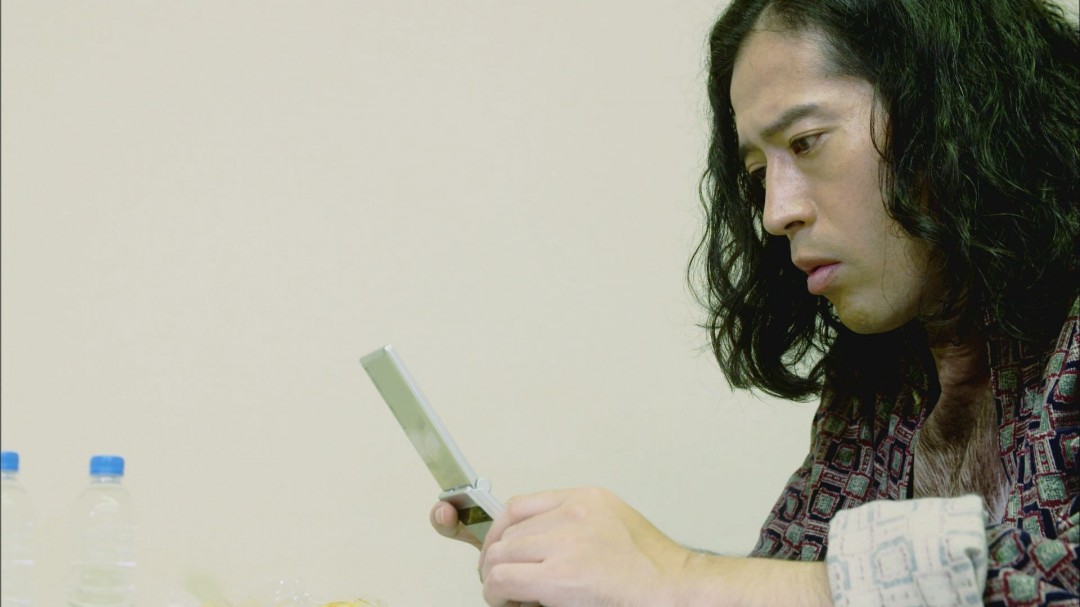 勲男とメールのやりとりをする本人役の又吉直樹