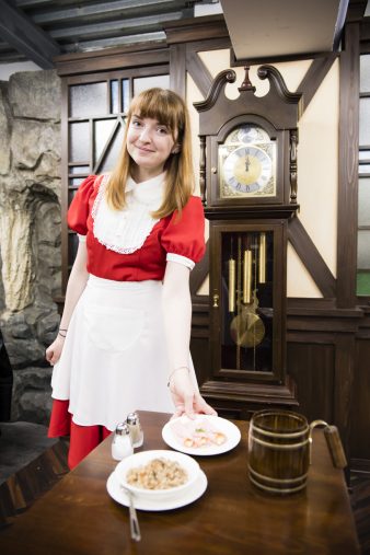 ItaCafe　おすすめメニュー「牛肉とそばの実のやわらかごはん」と「マヨネーズのハム巻きガーリック風味」