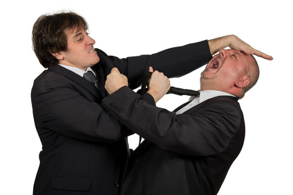 喧嘩する迷惑おじさん