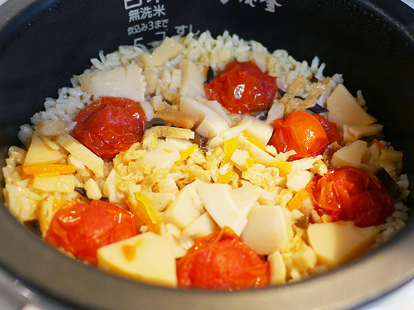 トマトの炊き込みご飯　炊きあがり