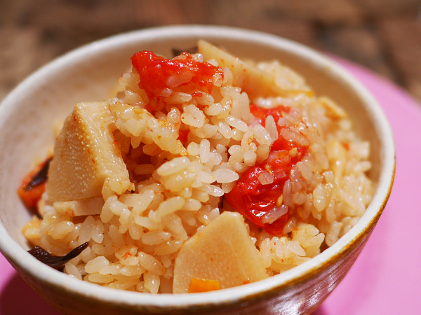 トマトの炊き込みご飯　盛り付け