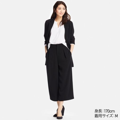 レーヨンエアリースキッパーカラーブラウス 1990円（税別）