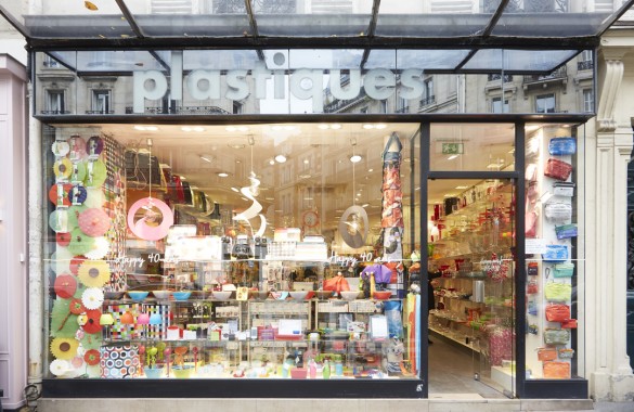 プラスティックス　外観